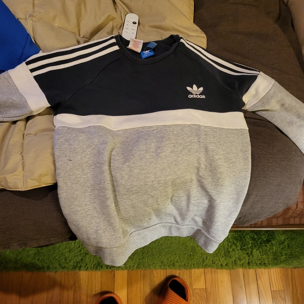 Addidas Originals grey/black sweatshirt.